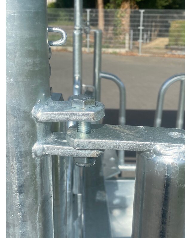 Animal Fences Zeer grote en robuuste hooiruif met zweeds voerhek 16 voerplaatsen 300*200 cm.