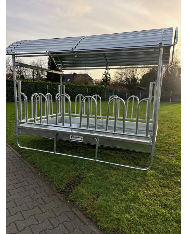 Animal Fences Zeer grote en robuuste hooiruif met zweeds voerhek 16 voerplaatsen 300*200 cm.