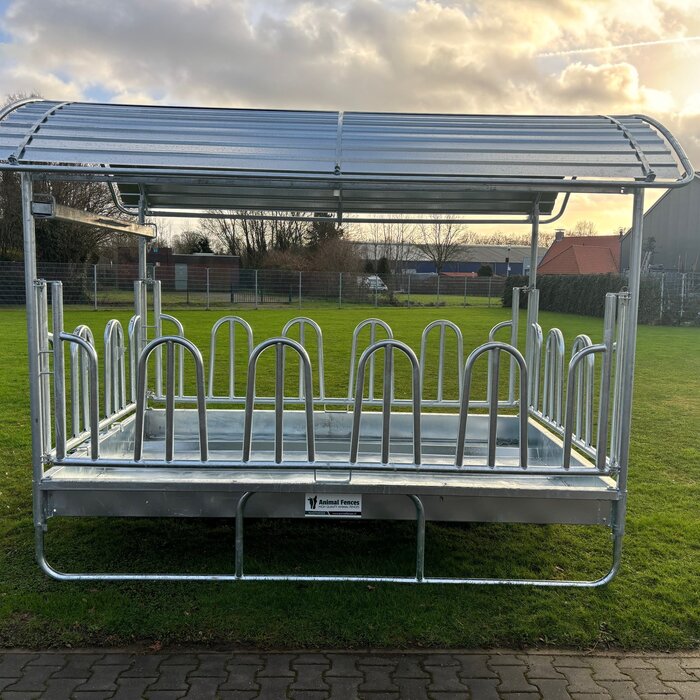 Animal Fences Zeer grote en robuuste hooiruif met zweeds voerhek 16 voerplaatsen 300*200 cm.