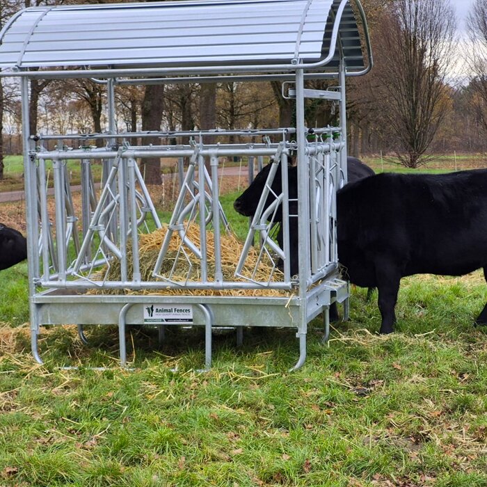 Animal Fences Grote en zeer robuuste hooiruif met zelfsluitend voerhek 12 voerplaatsen 200*200 cm.