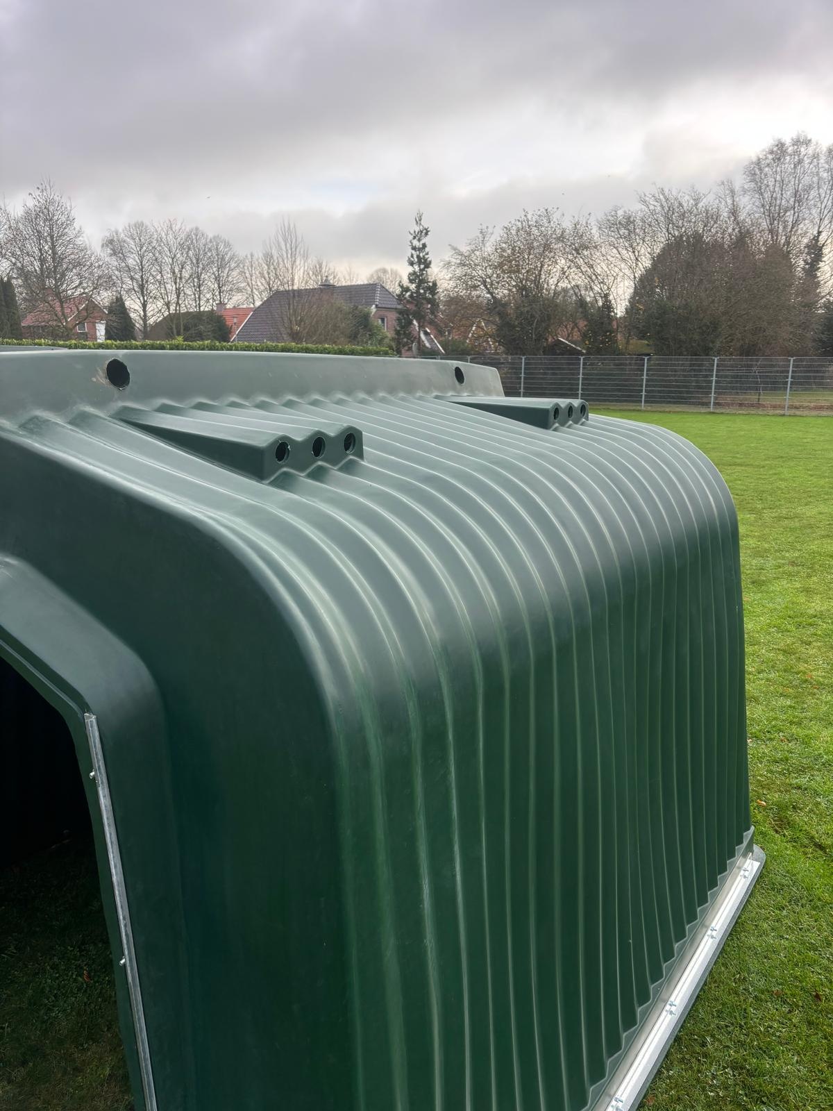 Animal Fences Kunststof schuilstal 240x225x190 cm