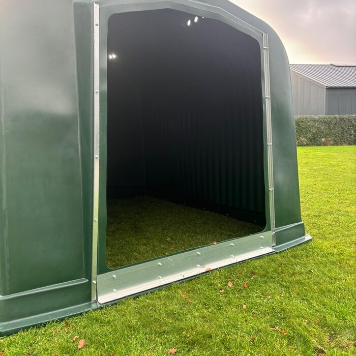 Animal Fences Kunststof schuilstal 300x240x200 cm.