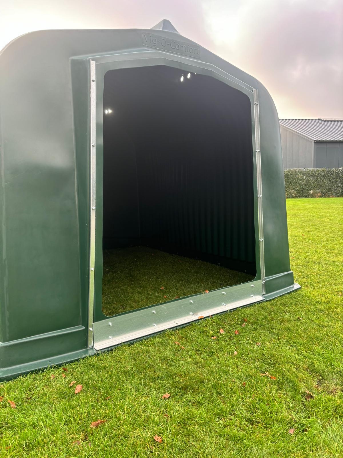 Animal Fences Kunststof schuilstal 300x240x200 cm.