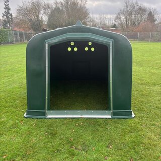 Animal Fences Kunststof schuilstal 300x240x200 cm.