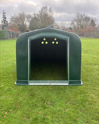 Animal Fences Kunststof schuilstal 300x240x200 cm.