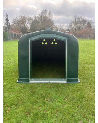 Animal Fences Kunststof schuilstal 300x240x200 cm.