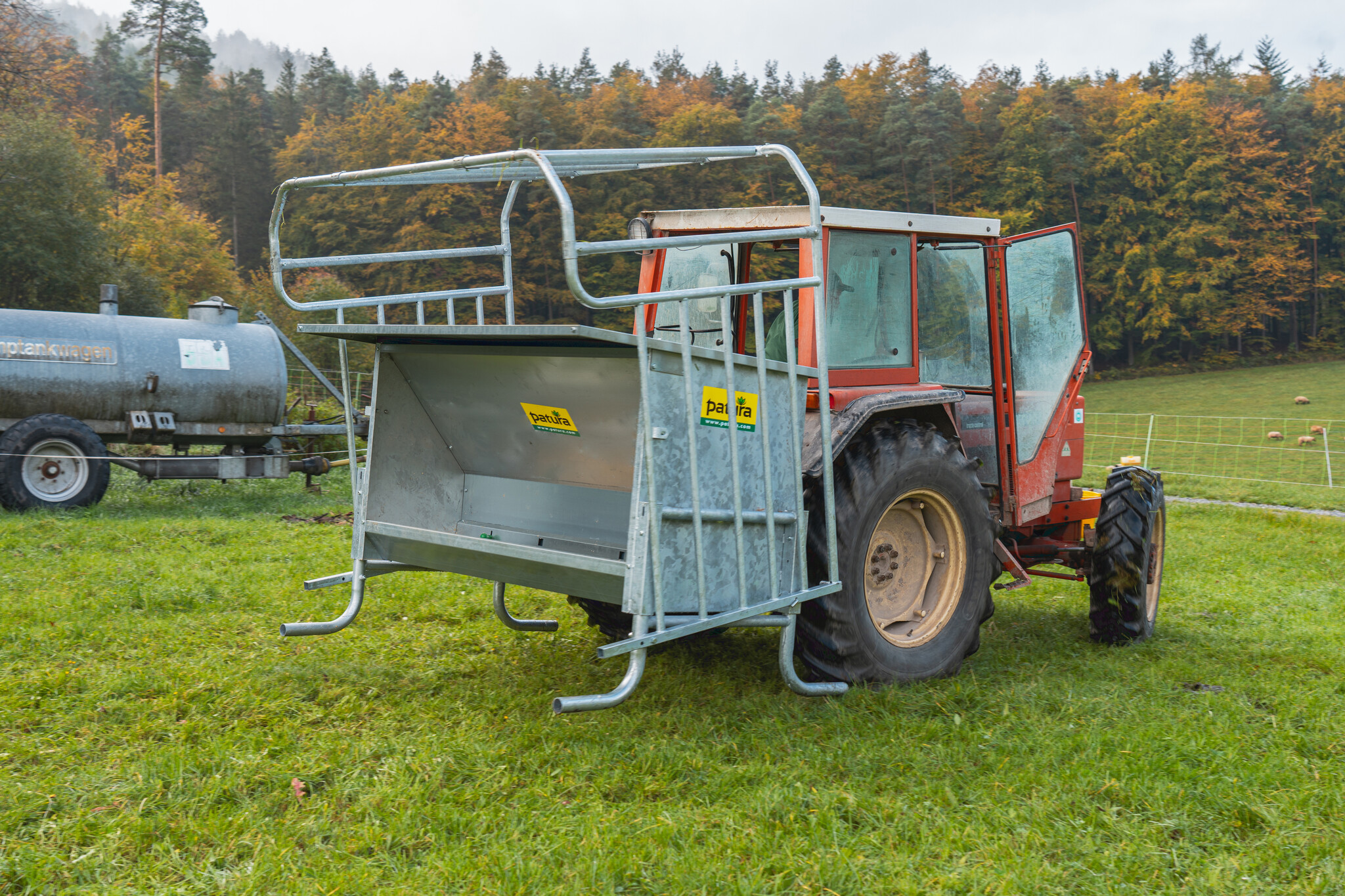 Patura Krachtvoerautomaat voor kalveren incl. hekwerk