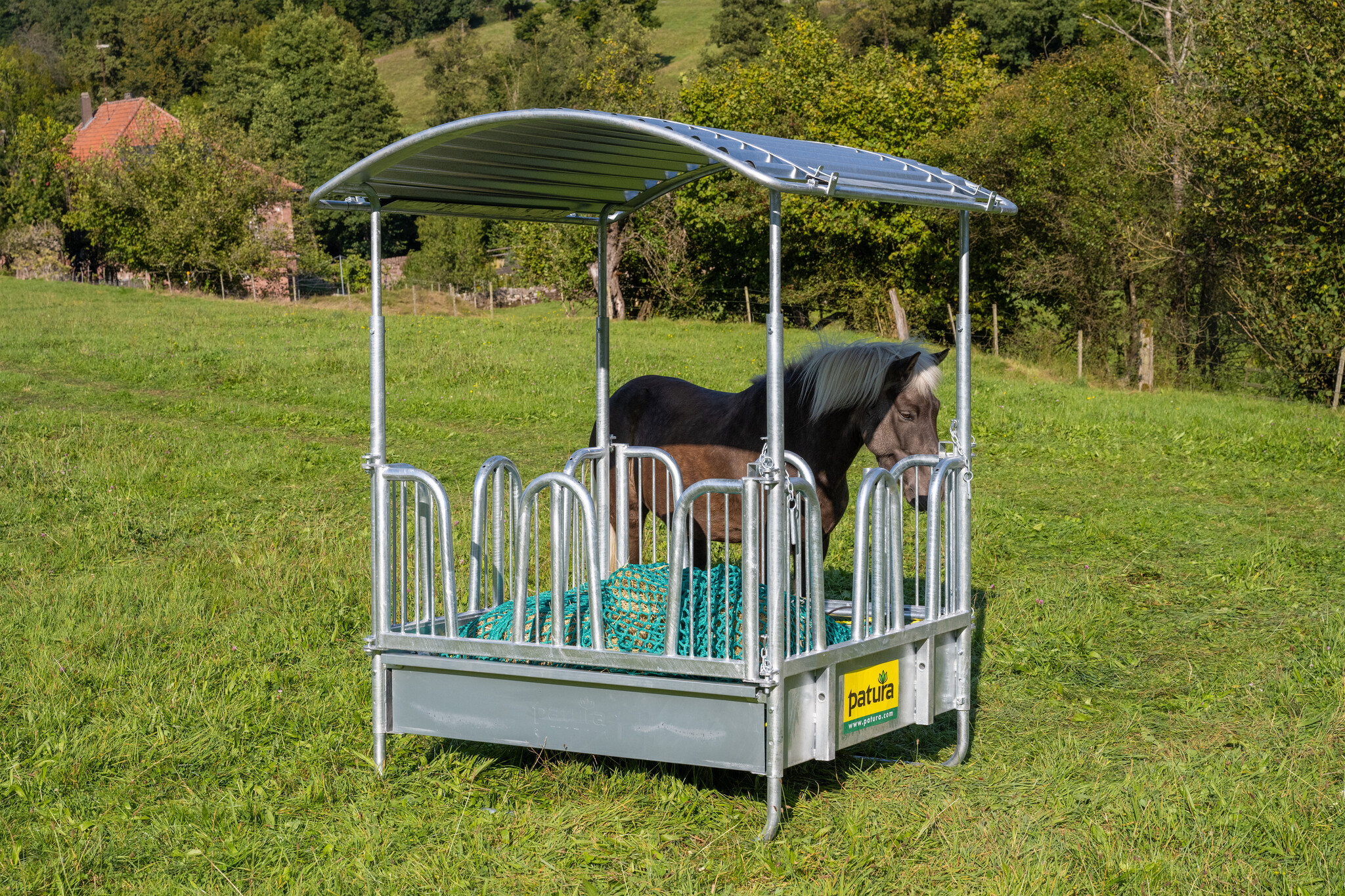 Patura Frame voor voerbesparend net naar vierkante ruif met veiligheidspalissade voerhek, 8 voerplaatsen