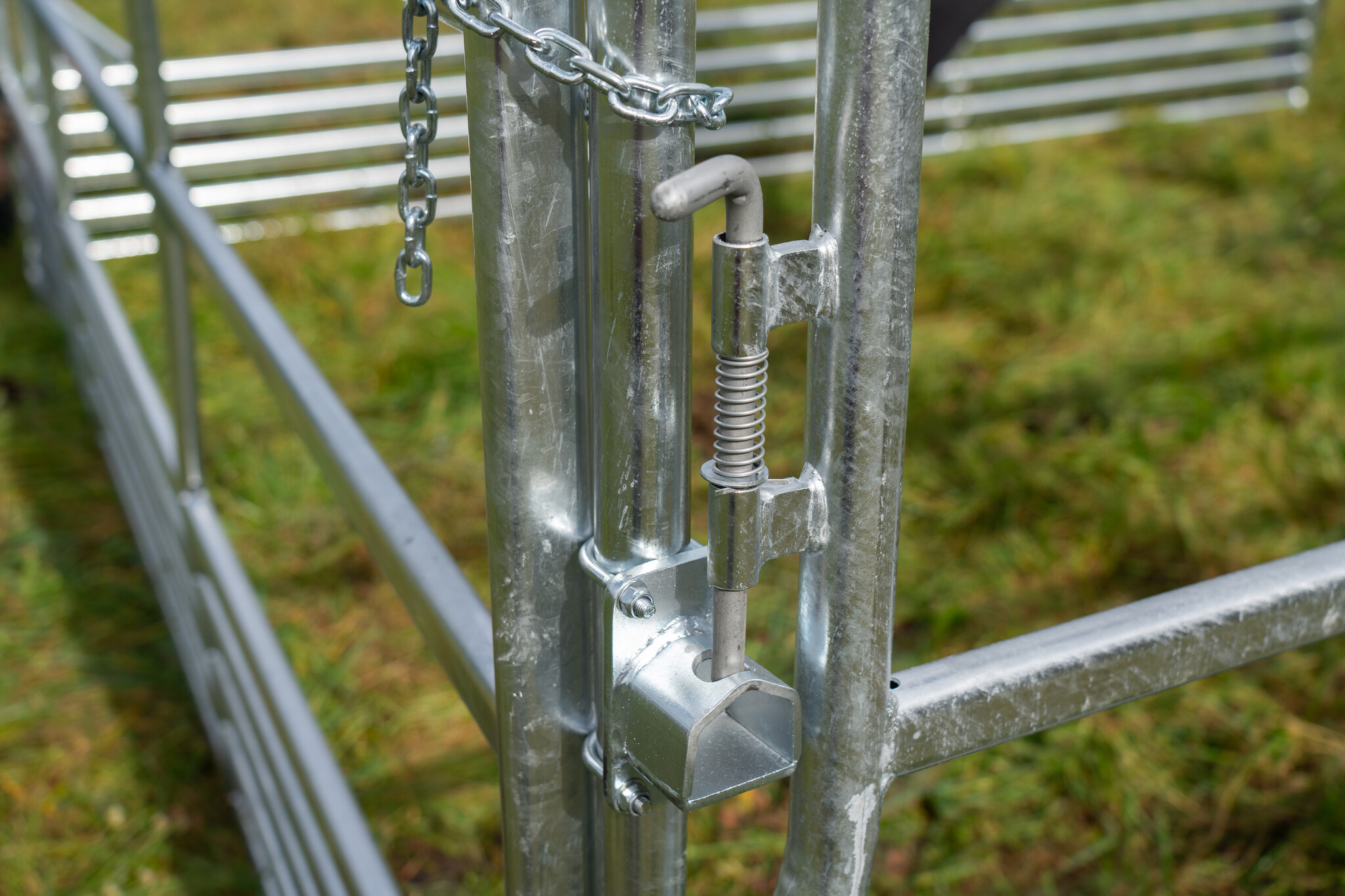 Patura Veiligheidspaneel voor paarden met schuifpoort 3,60 m, hoogte 2,50 m (1 middel steun)