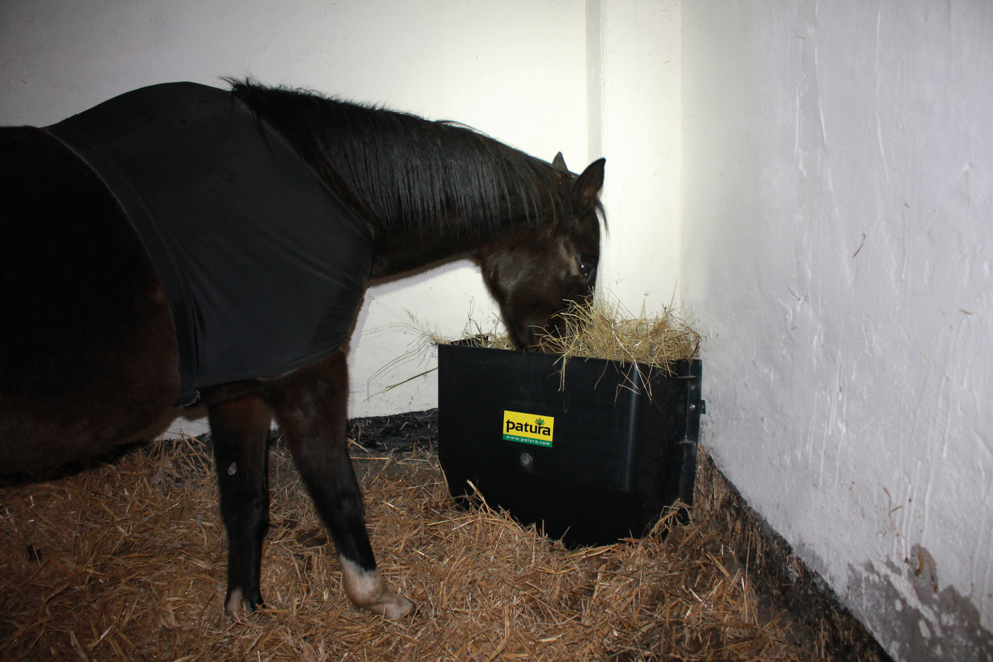 Patura Kunststof-Hooispender voor paarde 200 l