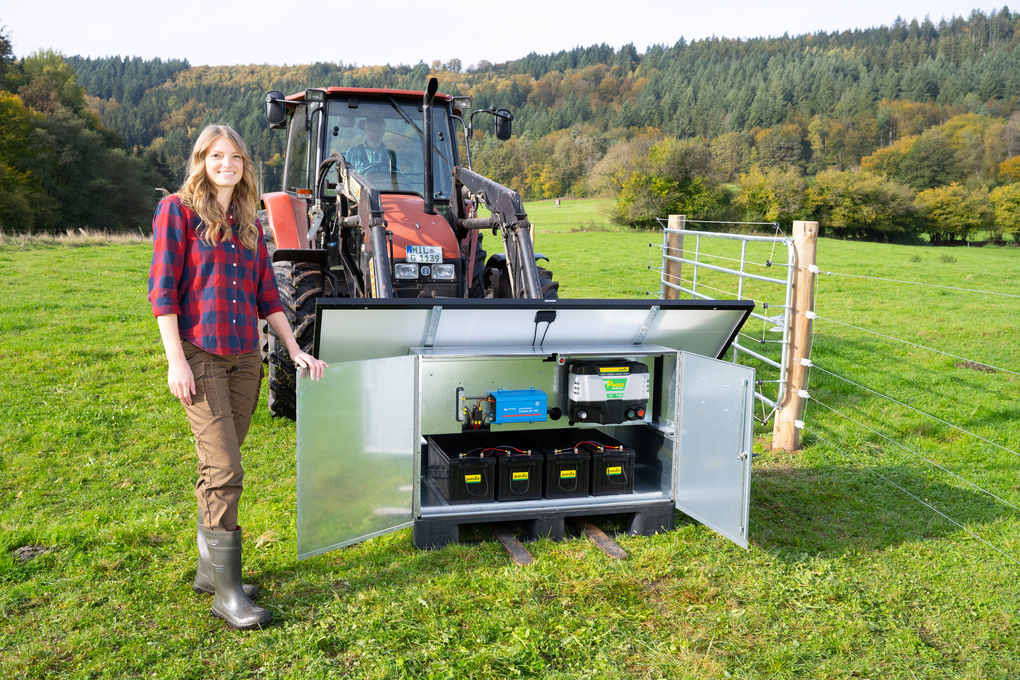 Patura P8000 with Safety Box XXL, Solar Panel 480 W + 4x super glass mat battery 200 Ah