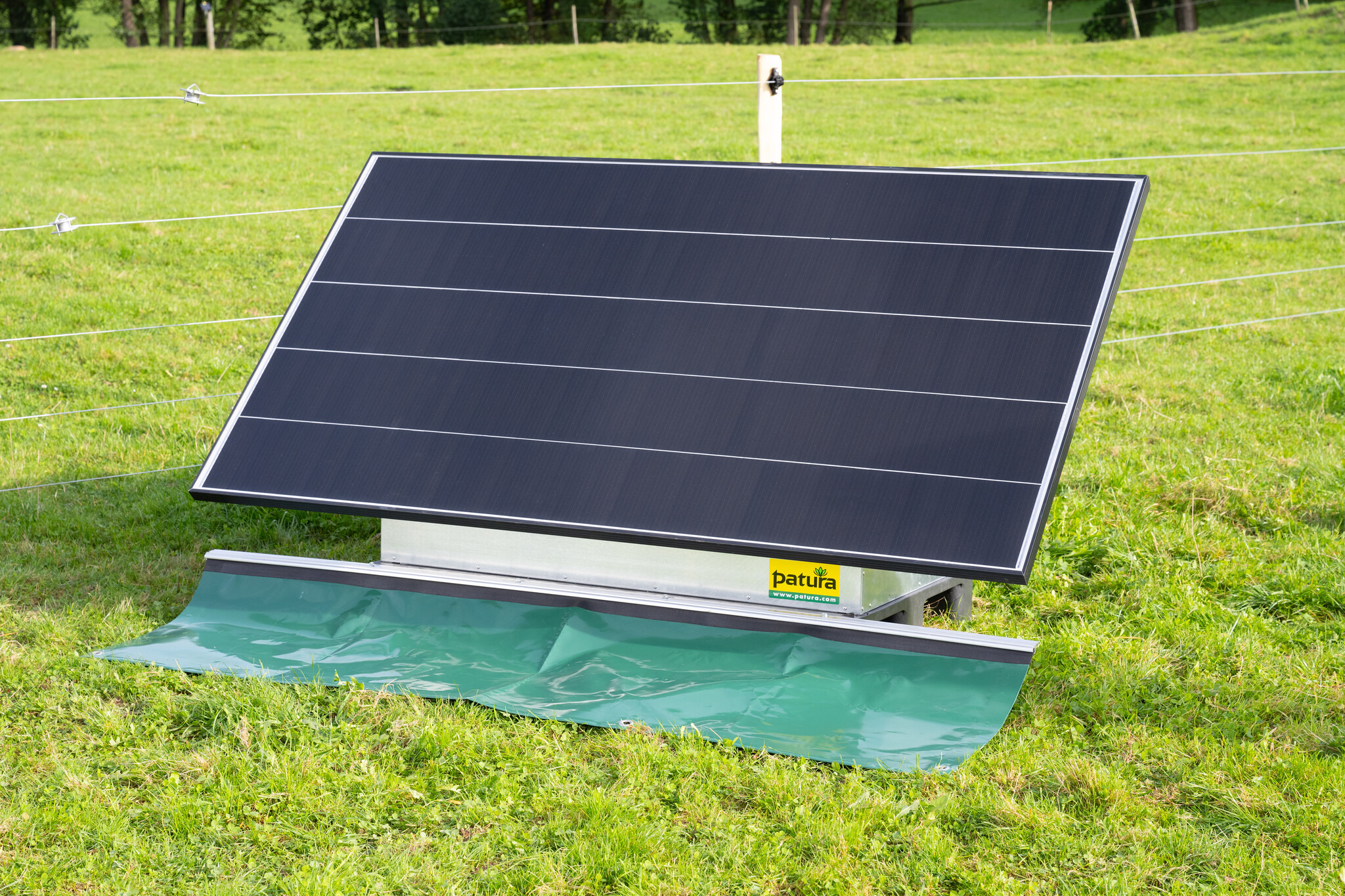 Patura P8000 with Safety Box XXL, Solar Panel 480 W + 4x super glass mat battery 200 Ah