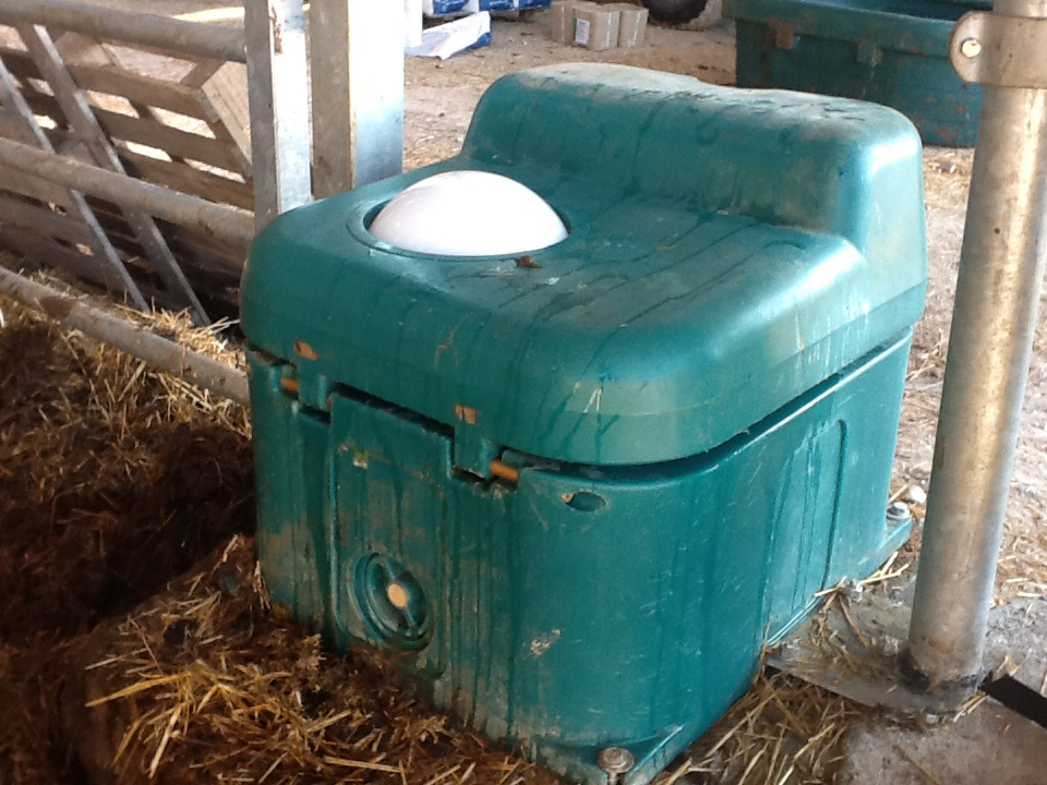 Patura Thermo - Quell Mod. 630, 1 Bal geisoleerde drinkbak 40 Ltr.