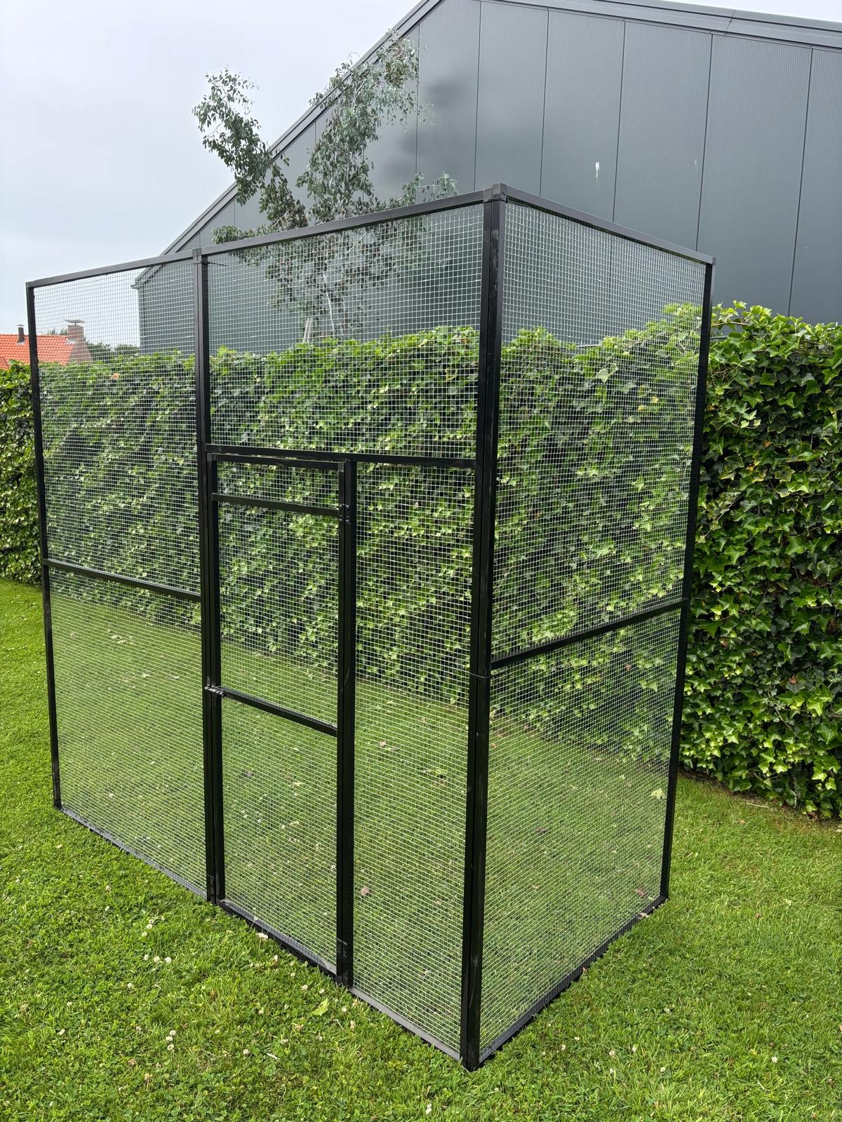 Pluverdi Kippenren aluminium zwart 300x200x200 cm.