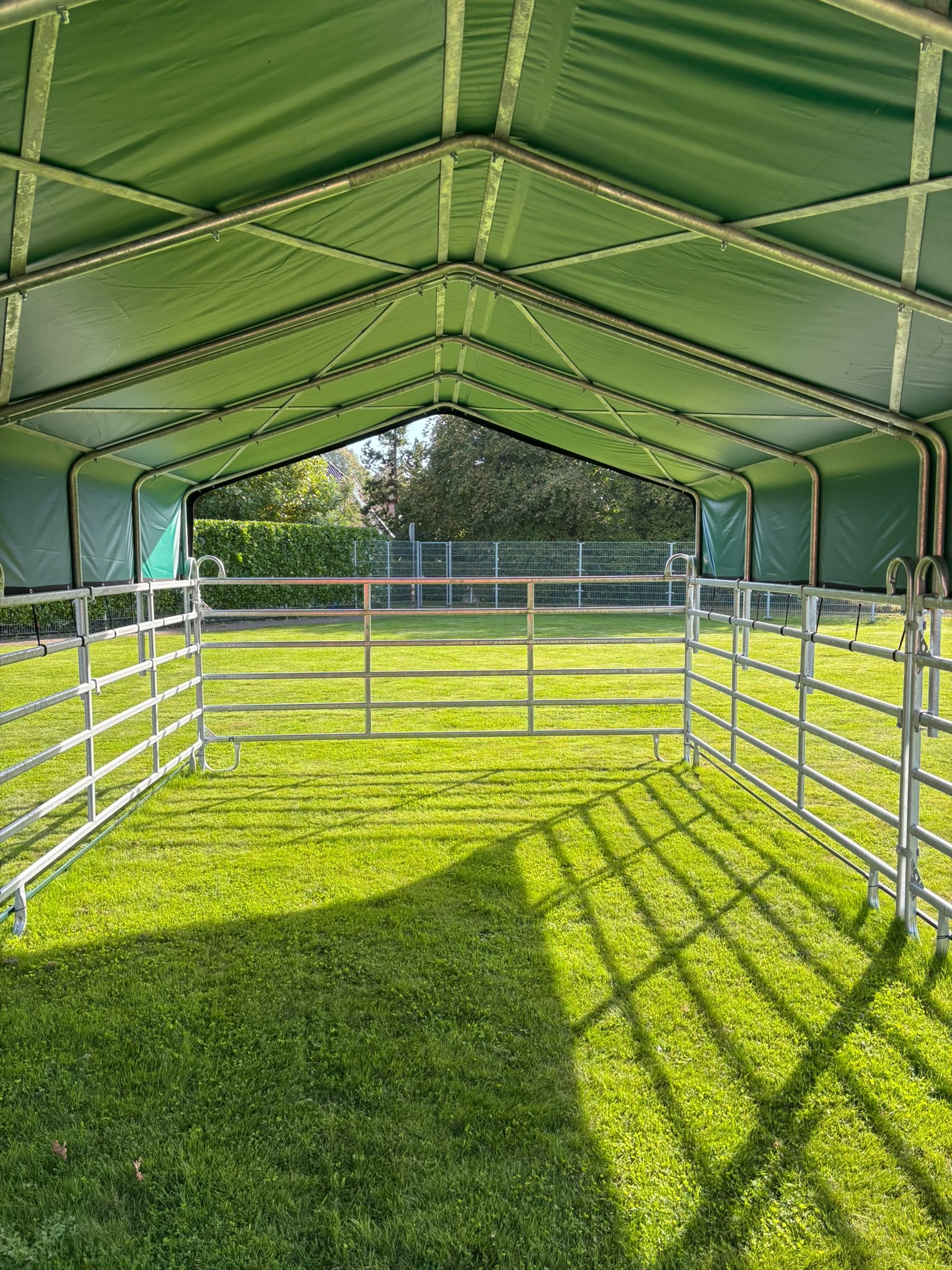 Animal Fences Mobiele schuilstal 720x400x290 cm - incl. dakzeil