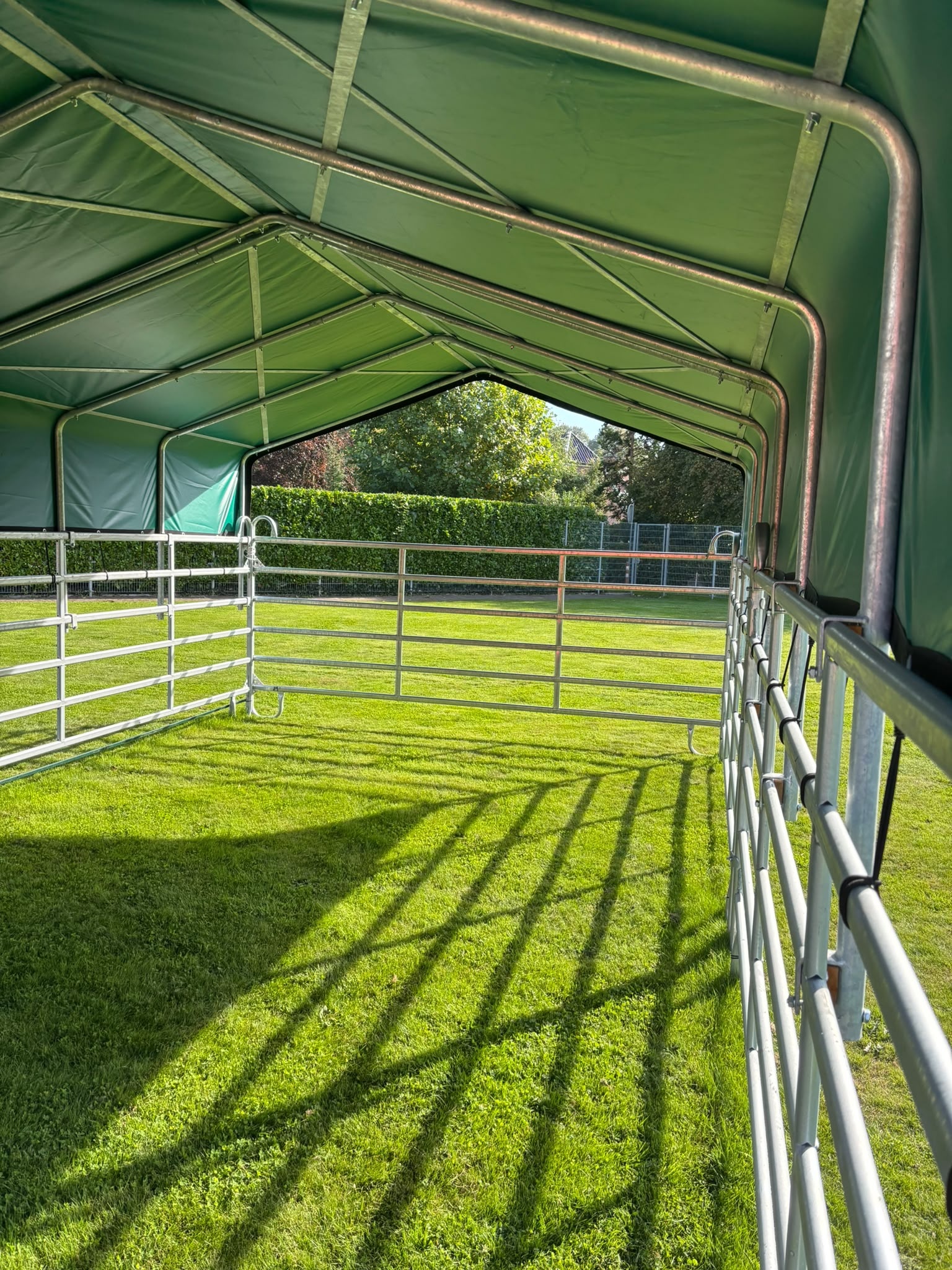 Animal Fences Mobiele schuilstal 720x400x290 cm - incl. dakzeil