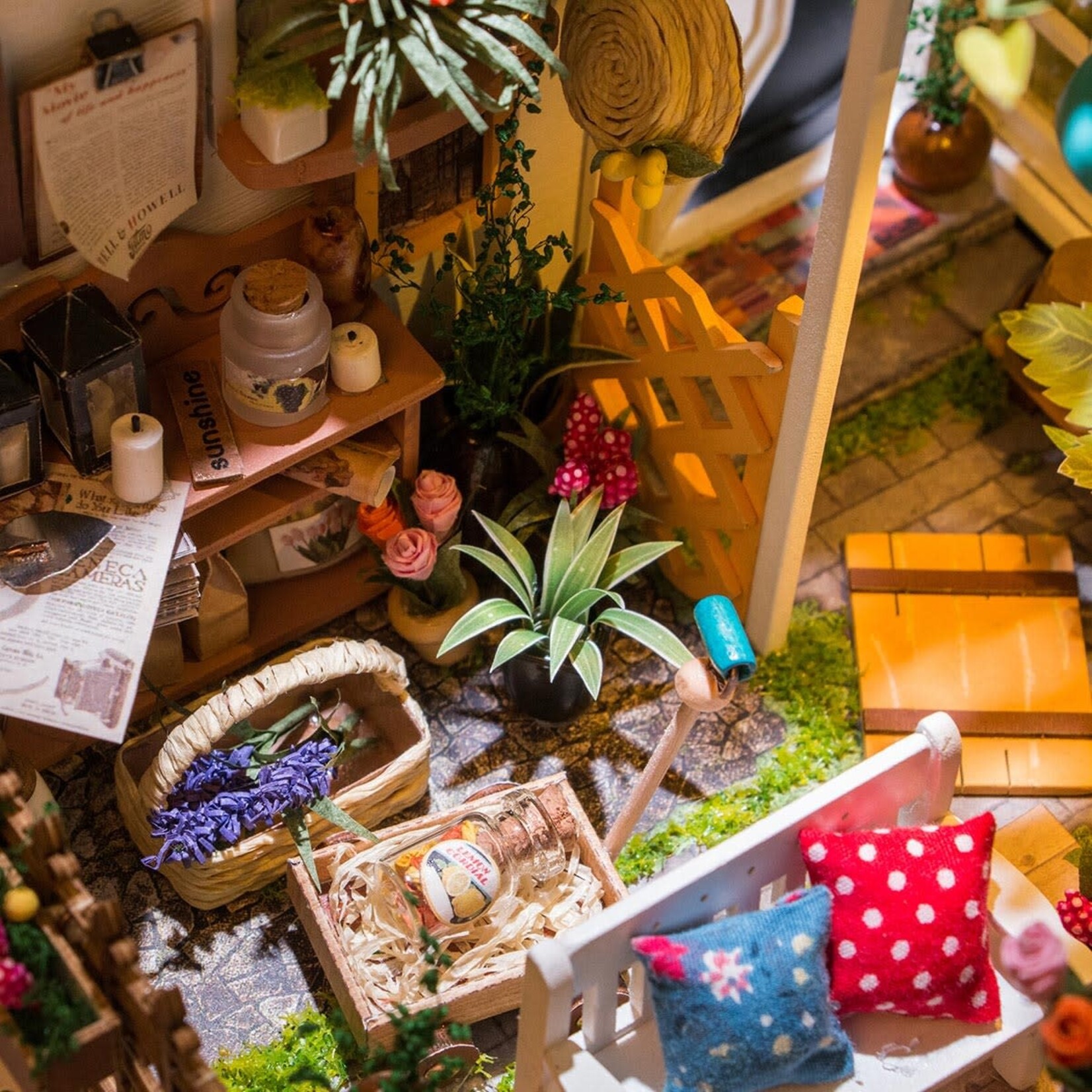 Robotime DIY Huisje Miller's Flower House