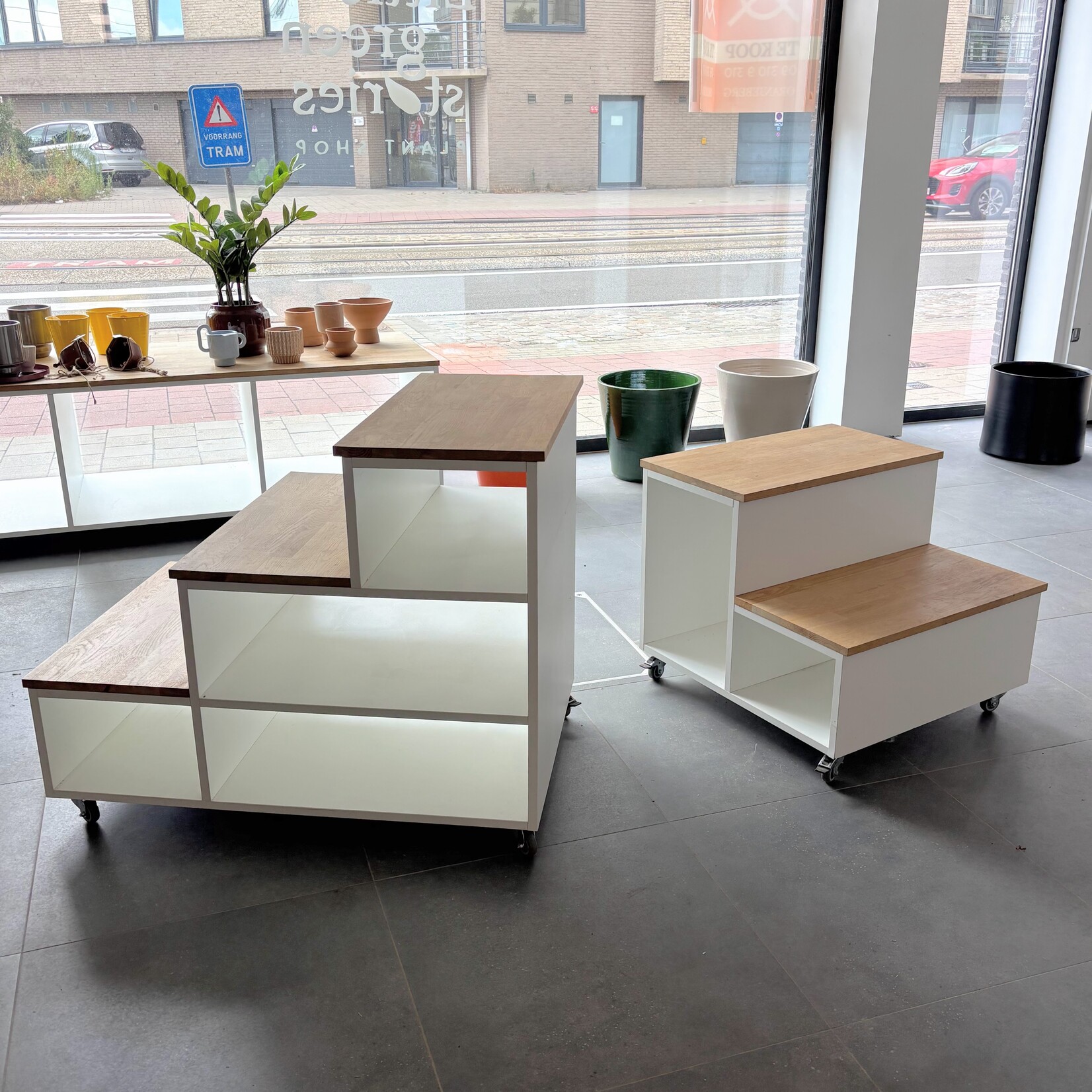 Little Green Stories Rieten Etalagedisplay op wielen met stop - 2 delen- Copy
