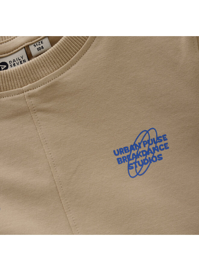 T-shirt Print- Latte sand