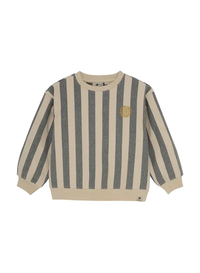 Oversized sweater stripe