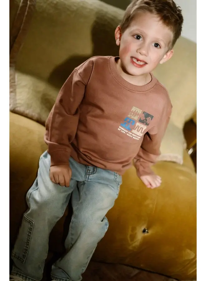 Oversized Sweater Artwork Burlwood