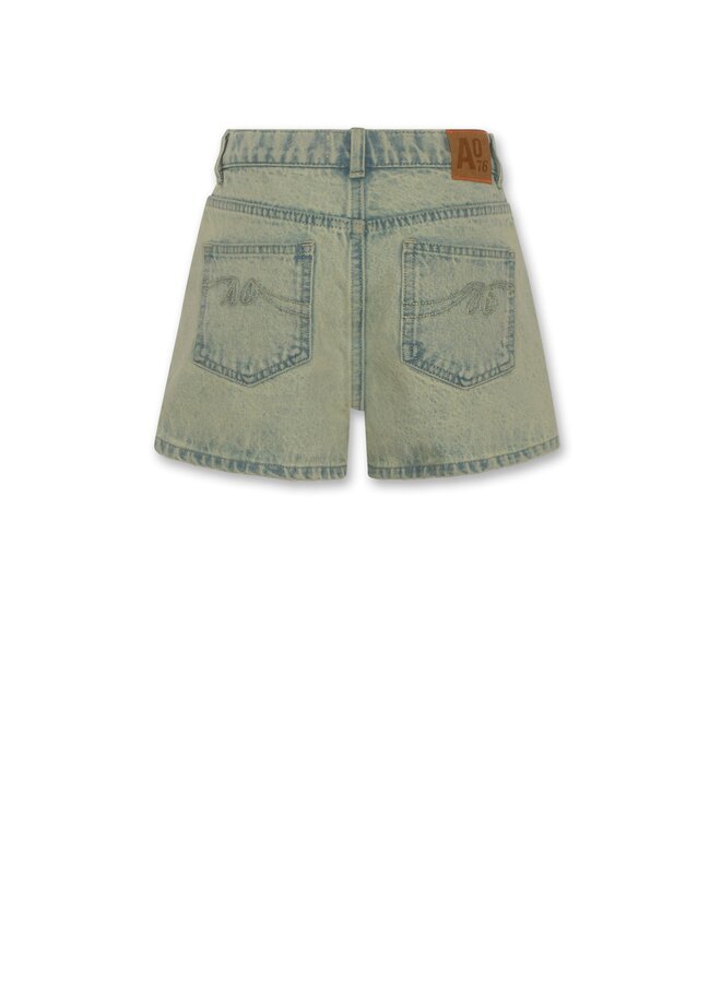 April shorts tinted S26 Bleach