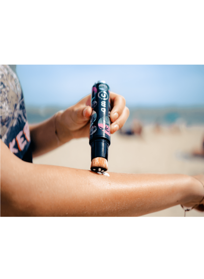 Refillable brush beachy blue