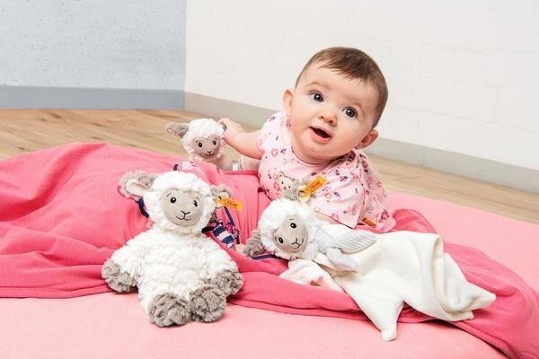 Steiff Knuffeldoek Schaap Lita Lamb Creme 26 cm Steiff Knuffeldoek Schaap Lita Lamb Creme 26 cm
