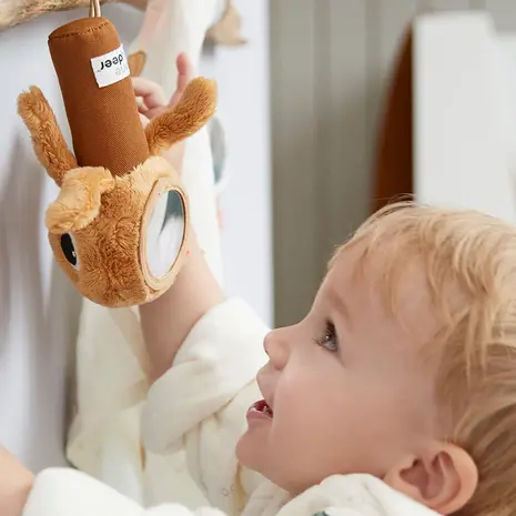 Done by Deer Rammelaar en Activiteitenknuffel Spiegel Jelly Powder