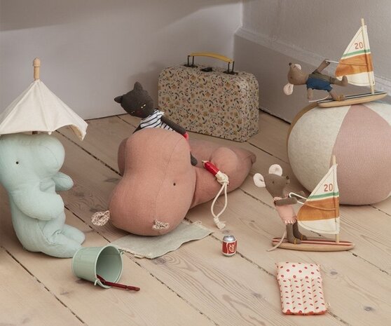 Maileg Knuffel Safari Friends Nijlpaard Oud Roze 34cm Maileg Knuffel Safari Friends Nijlpaard Oud Roze 34cm