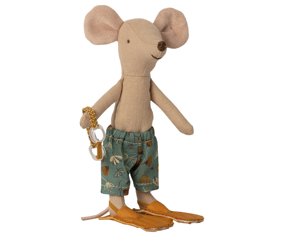 Maileg Knuffelmuis Beach Mice Big Brother in Strandhokje Maileg Knuffelmuis Beach Mice Big Brother in Strandhokje