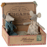 Maileg Knuffelmuis Mum and Dad in Cigarbox 17cm Maileg Knuffelmuis Mum and Dad in Cigarbox 17cm