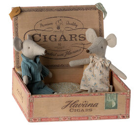 Maileg Knuffelmuis Mum and Dad in Cigarbox 17cm Maileg Knuffelmuis Mum and Dad in Cigarbox 17cm