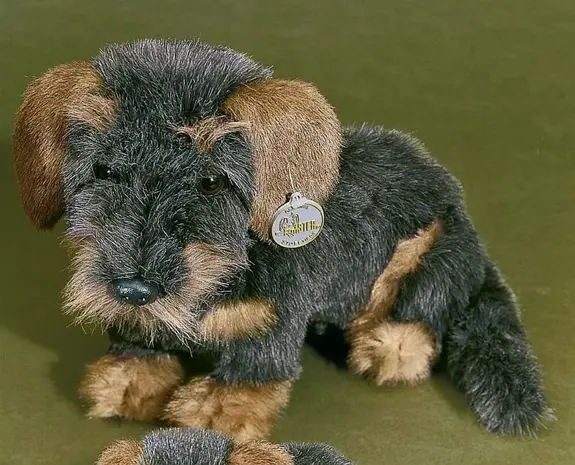 Förster Knuffel Teckel Zittend 32cm