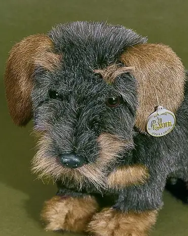 Förster Knuffel Teckel Zittend 32cm