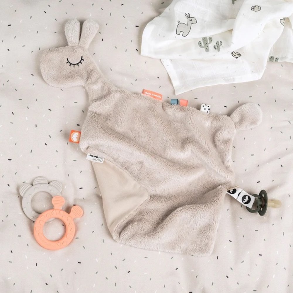 Done by Deer Knuffeldoekje Lalee Sand