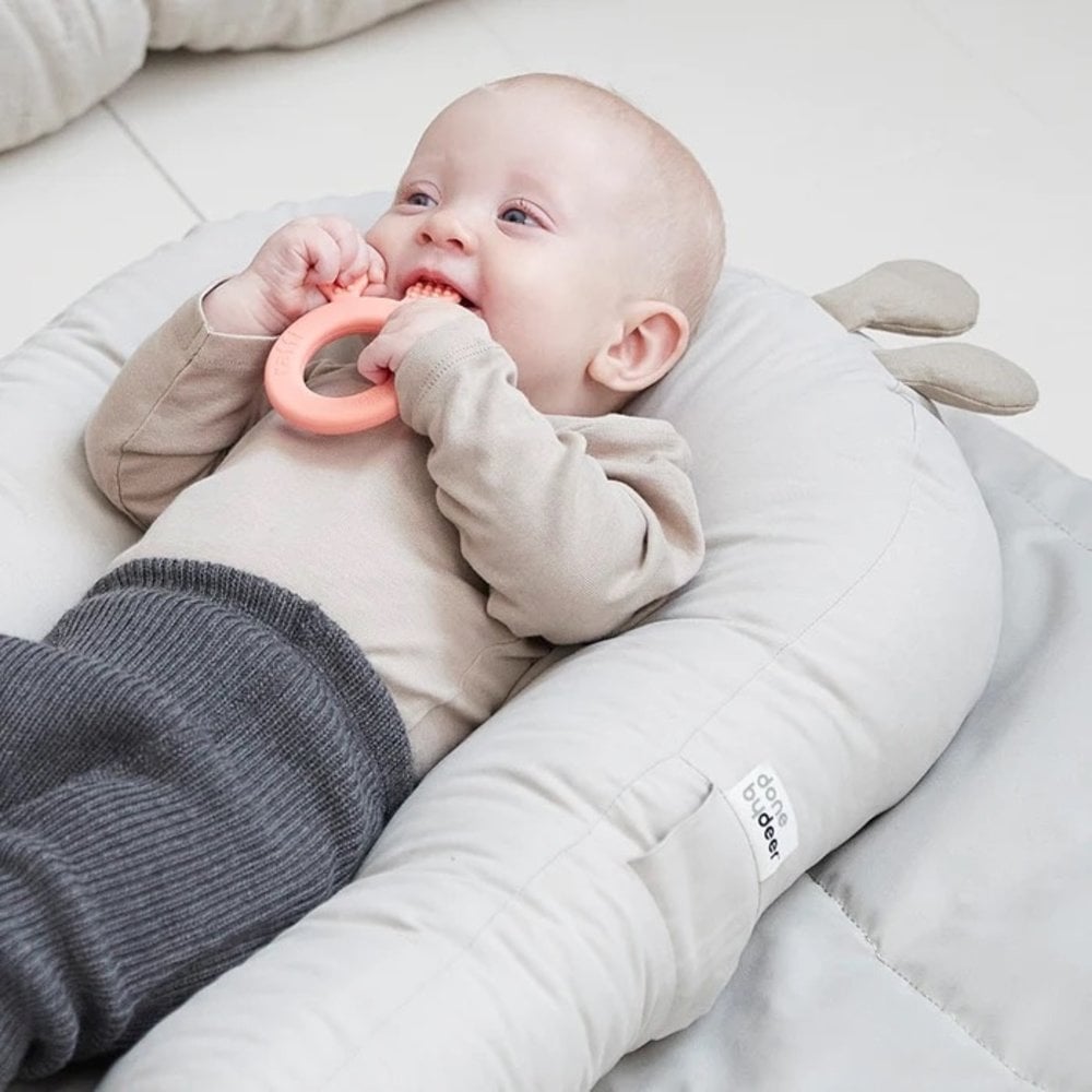 Done by Deer Lounger met activiteitenboog Raffi Sand