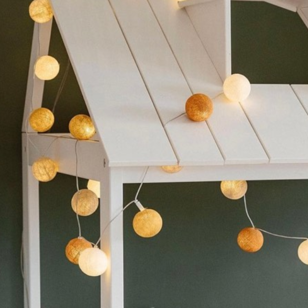 Lifetime Lichtslinger Met Wattenbolletjes - Royal Lifetime Lichtslinger Met Wattenbolletjes - Royal