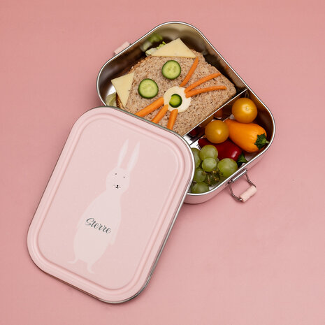 Studio Balune  Gepersonaliseerde Trixie Lunchbox - Mrs. Rabbit Studio Balune  Gepersonaliseerde Trixie Lunchbox - Mrs. Rabbit