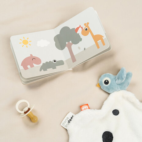 Done by Deer Kartonnen boekje - Friends Raffi Done by Deer Kartonnen boekje - Friends Raffi