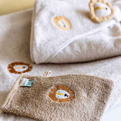 Trixie Badponcho  Aura - Mr. Lion