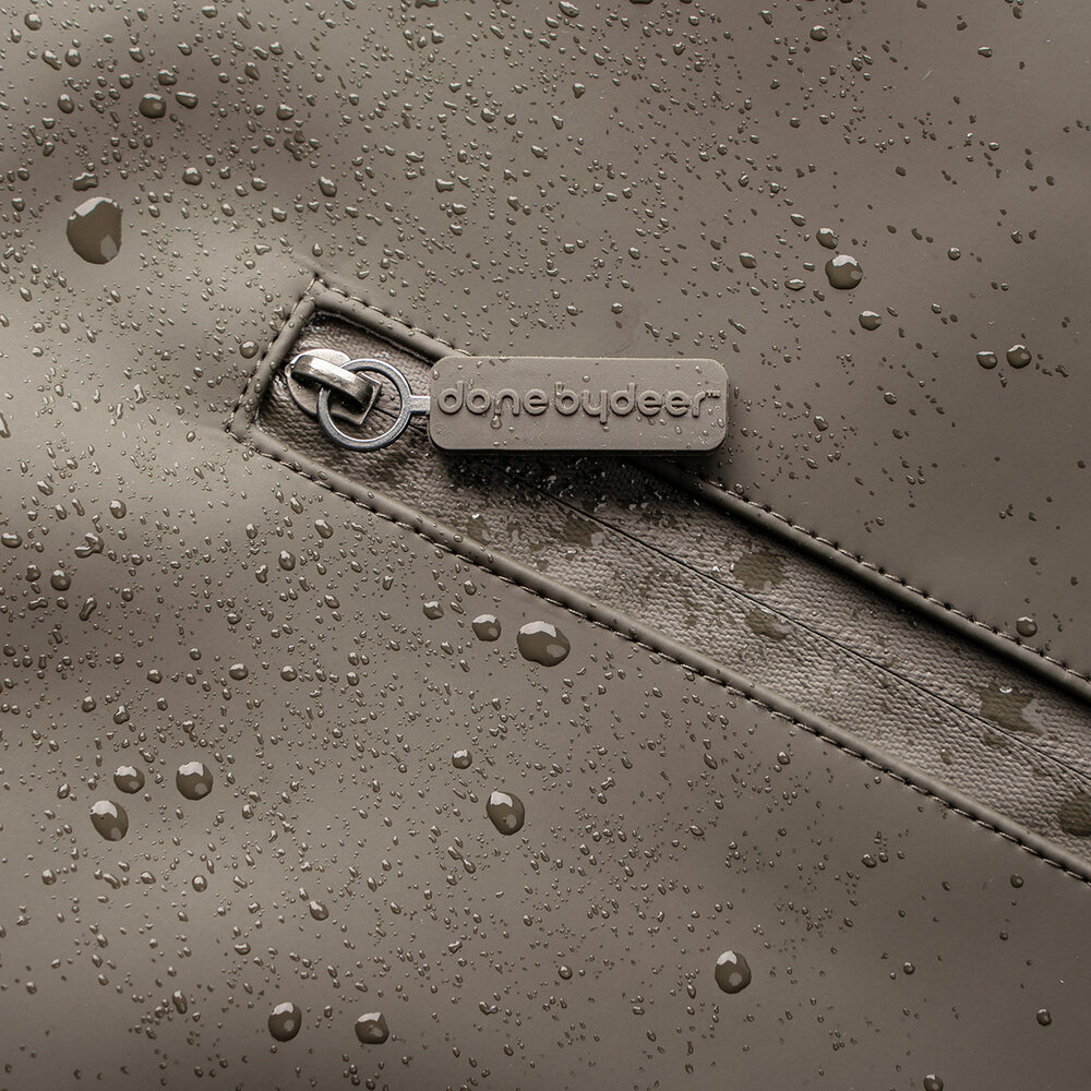 Done by Deer Luier(rug)tas Taupe