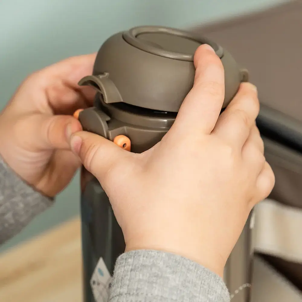 Done by Deer Geisoleerde drinkfles Tiny Trails - Zand