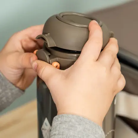 Done by Deer Geisoleerde drinkfles Tiny Trails - Zand