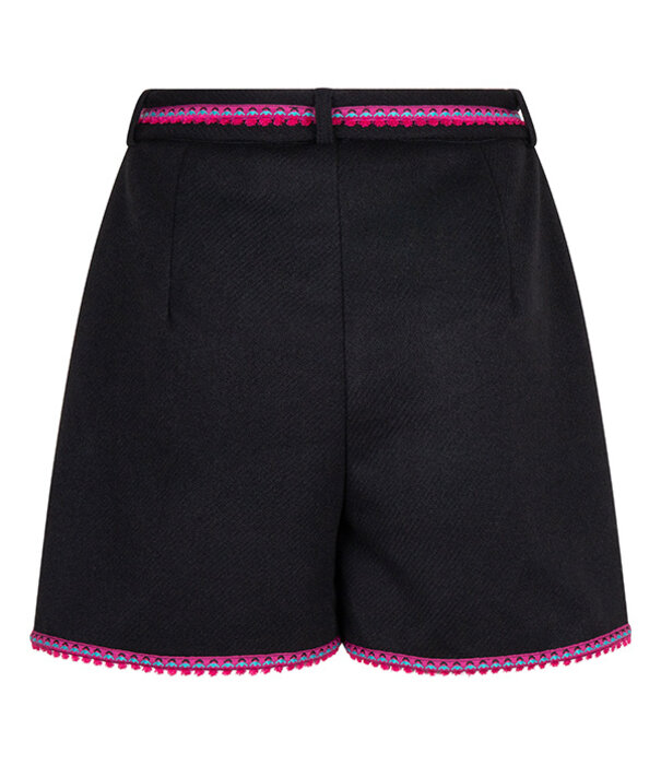 Lofty Manner Short Gina
