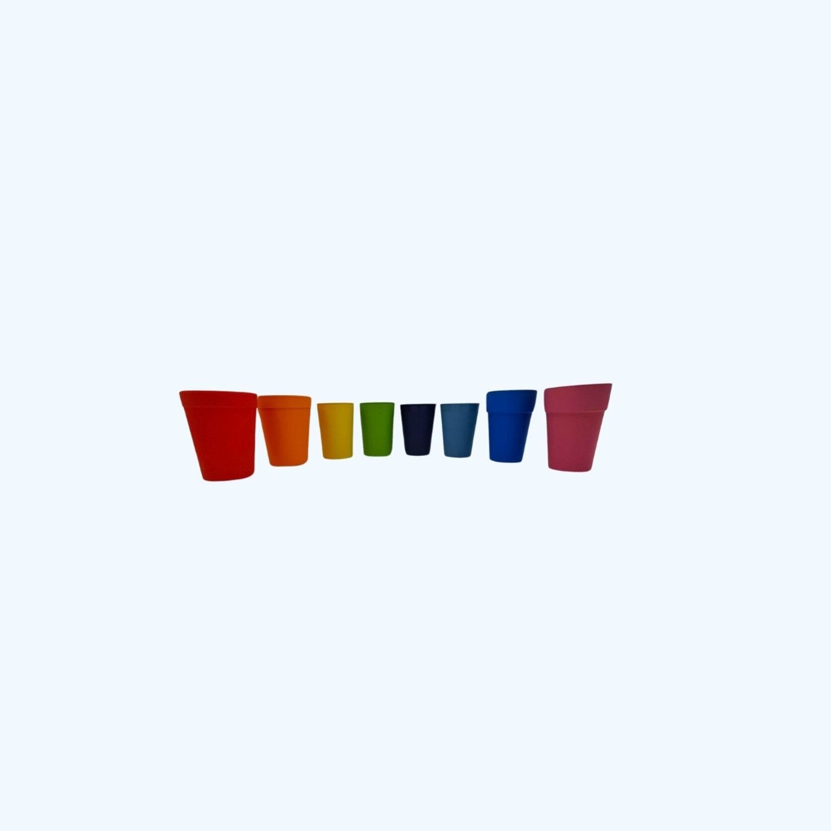Happy Cups Happy Cups zijn 100% fossielvrije bekers. Deze cups zijn herbruikbaar, & Vaatwasser bestendig. Deze bekers zijn gemaakt van PHA, een bioplastic van organisch materiaal. Ook zijn deze bekers volledig biodegradeerbaar in de grond en in de zee.