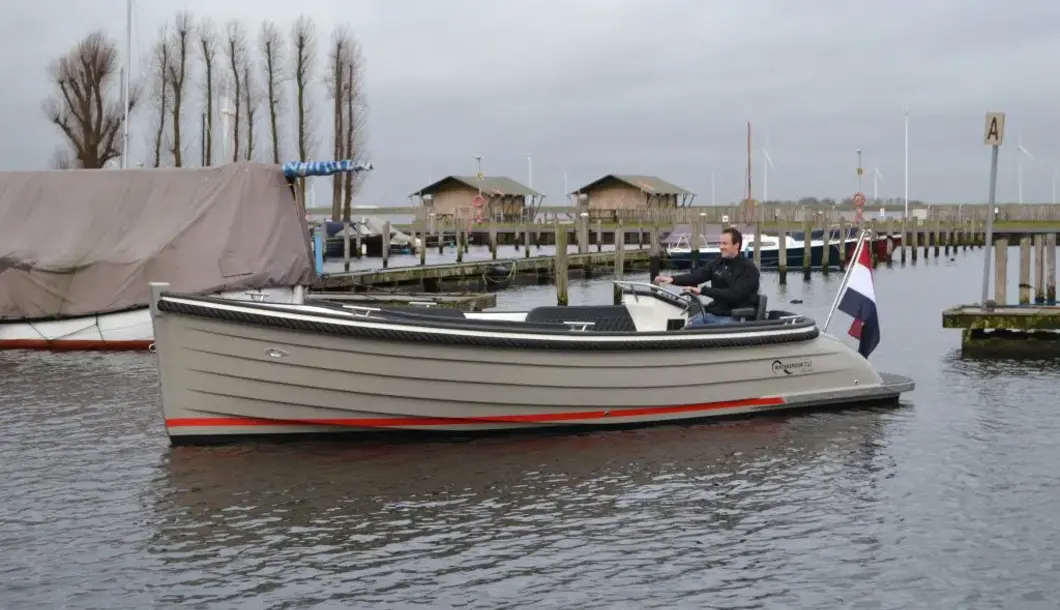 Waterspoor 717 Aviator