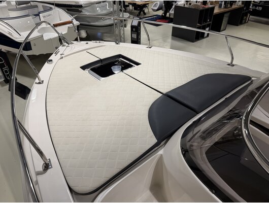 EOLO 730  / 250PK  inboard Volvo Penta V6 /  Showroom model  2026! / Vaarklaar!