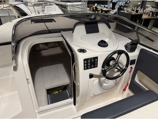 EOLO 730  / 250PK  inboard Volvo Penta V6 /  Showroom model  2026! / Vaarklaar!