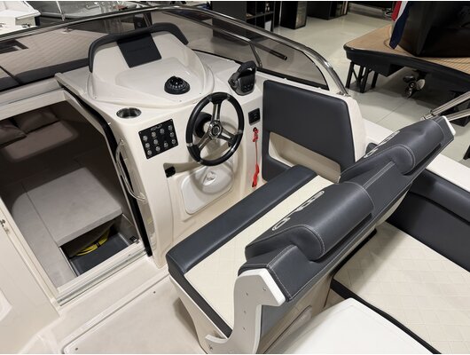 EOLO 730  / 250PK  inboard Volvo Penta V6 /  Showroom model  2026! / Vaarklaar!
